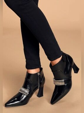 Caverley Turner Black Leather Pointed Toe Silver Chain Ankle Boots Size 40
